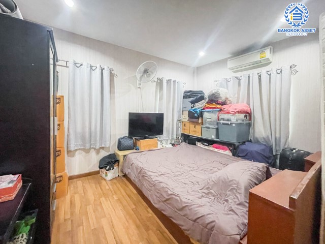 *****บ้านเดี่ยวมือสองนนทบุรี ม.นิชชารมณ์ ราชพฤกษ์-รัตนาธิเบศร์ เนื้อที่ 50.6 ตร.ว. ฟังก์ชัน 4 ห้องนอน 4 ห้องน้ำ จอดรถได้ 2 คัน บนทำเลดีที่สุด เข้าเมืองสะดวก ใกล้รถไฟฟ้าสายสีม่วง "สถานีบางรักน้อยท่าอิฐ" ในราคาสุด!